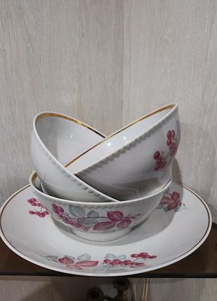 Набор столовый, тарелки, бюдо с позолотой