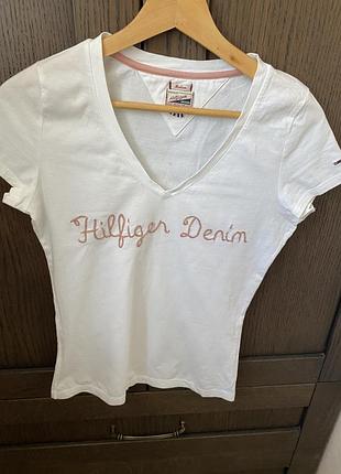 Футболка від бренду tommy hilfiger