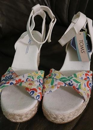 Новые босоножки сандали и на танкетке toms 39