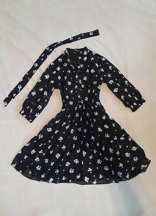 Платье черное в цветочный принт с застежкой сбоку leliss 
48 размер, подойдет на l-m-s: подросткам, женщинам, детям.