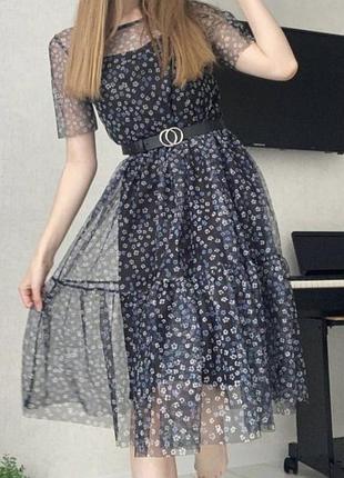 Сукня  квітковий прінт одягнена 1 раз  заміри талія  90 по груді 84 довжина 110