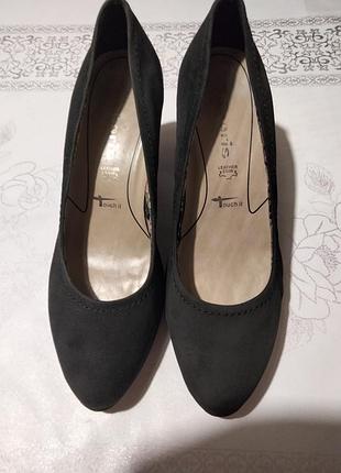 Туфлі жіночі шкіряні на підборах