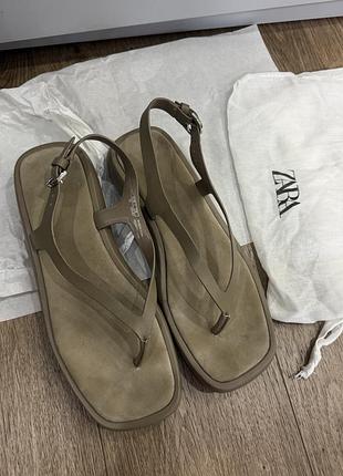 Кожаные босоножки женские zara, в красивом бежево-коричневом цвете