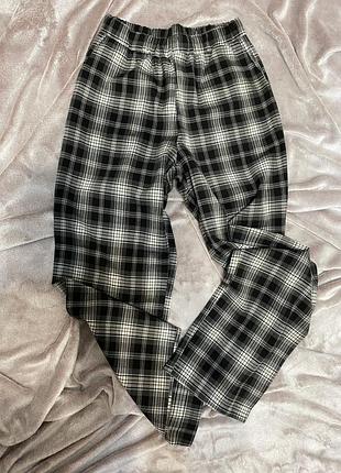 Штани у клітинку