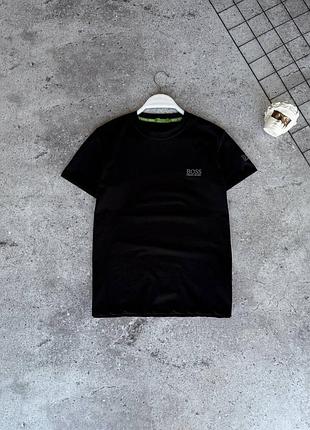 Стильна футболка boss