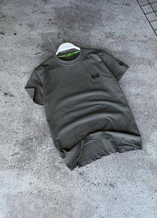 Літня футболка. boss