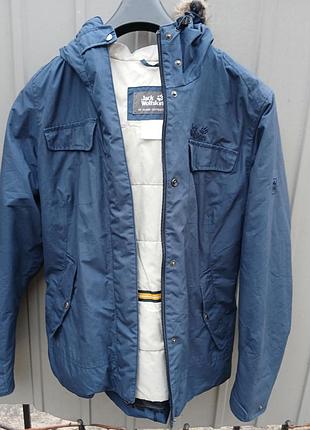 Женская добавкационная куртка jack wolfskin.