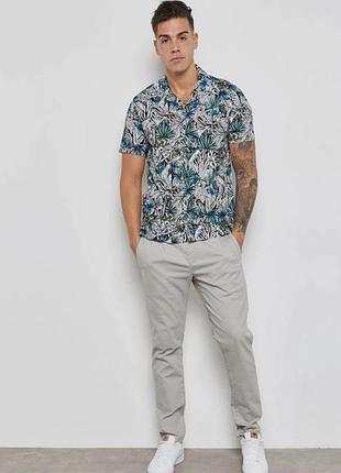 Стильна красива чоловіча сорочка