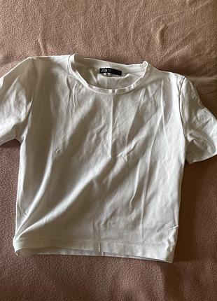 Укорочена футболка zara