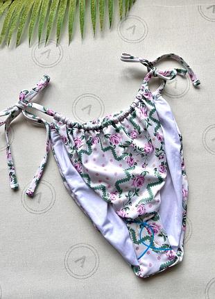 Плавки бікіні в квітковий принт на завʼязках від купальника asos