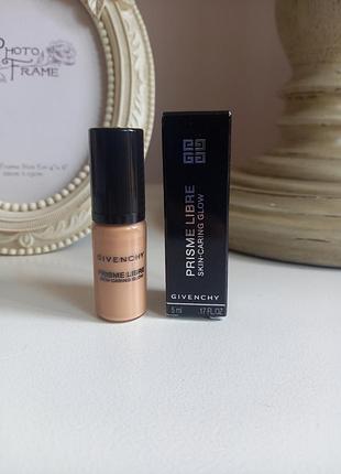 Givenchy prisme libre skin-caring glow foundation тональная основа