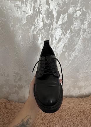 Черевики з натуральної шкіри, 38 розмір, одягала 2 рази, в ідеальному стані.