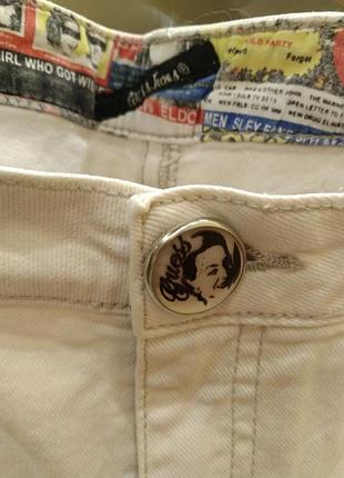 Укороченные белые джинсы guess (size 33)