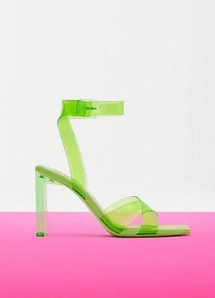 Виниловые босоножки bershka 37