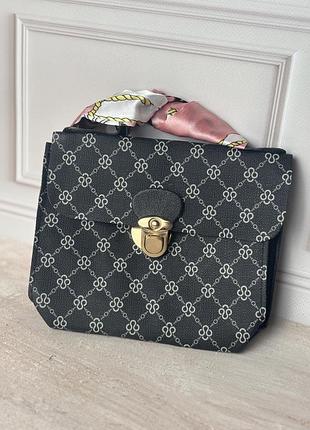 Маленька жіноча сумочка