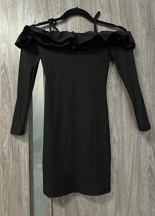 Стильное черное платьице с рюшей shein, платье в рубчик, платье с открытыми плечиками, сукня
