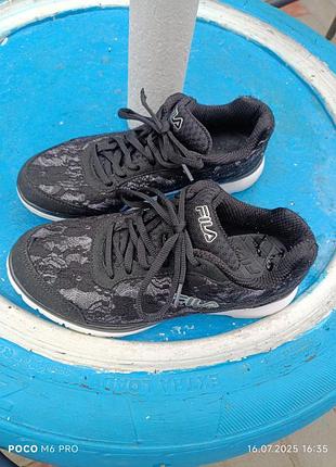 Жіночі кросівки 38