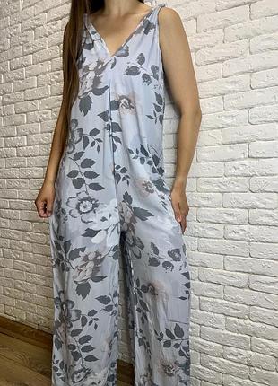 Комбінезон брюками з легкої тканини в квітковий принт
