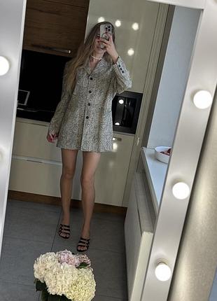 Пиджак жакет блейзер размер м-л италия змеиный принт  50% шелка