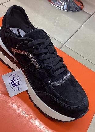 Натуральные кроссовки