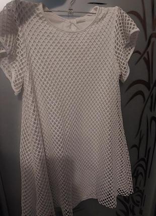 Сукня літня для дівчат ,біла з підкладкою, приємна до тіла,розмір xs, коротка вище коліна,але це дивлячись на який зріст, у дівчини на фото зріст 162