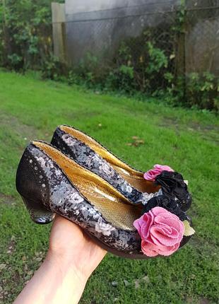 Фантастические уникальные и очень оригинальные туфли с розами irregular choice 39