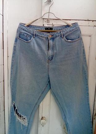 Джинсы женские голубые. замеры на фото. состояние хорошее. купила тут,на шафе. пролет с размером.есть ньюансна предпоследнем фото.