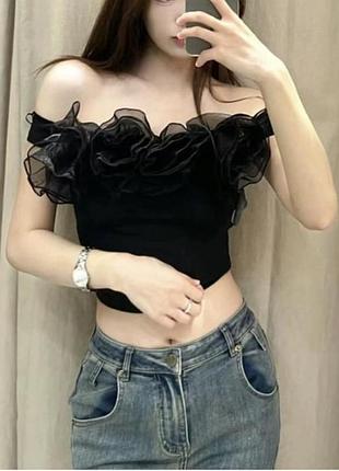 Черный топ zara с объемными цветами из органзы и открытыми плечами р.s