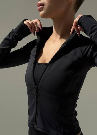 Кофта с фигурными швами💜
стильная кофта из спортивного трикотажа💜