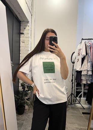 Футболка оверсайз з принтом