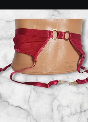 Пояс для панчіх червоного кольору з пажами