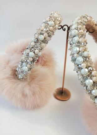 Меховые наушники, расшиты хрусталём пудрового цвета