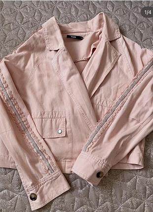 Джинсовка пудрового кольору