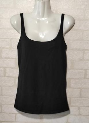 Котоновая майка черного цвета от бренда colours