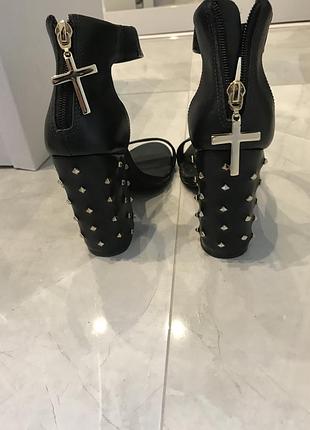 Стильные босоножки бразильского бренда 37 размер