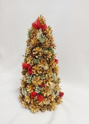 Новорічний декор з шишок, у формі дерева 25х50 див.