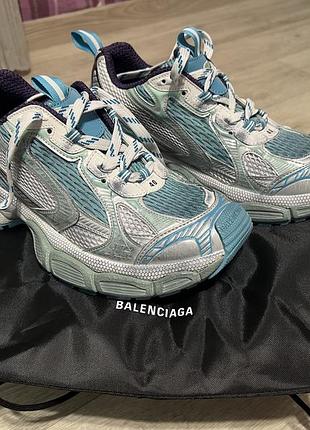 Кросівки унісекс balenciaga , розмір 40, довжина устілки 26 см, одягала лише раз, шоб приміряти, стан ідеальний, потертості це такий дизайн