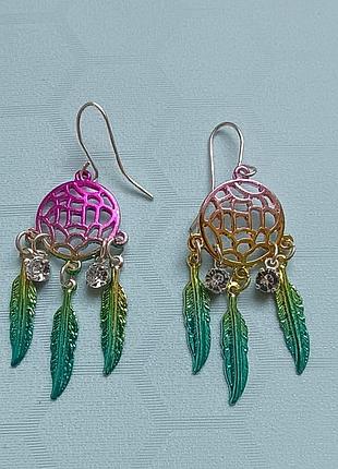 Claire's сережки ловець снів, пір'я та камінчики rainbow dreamcatcher drop,перо