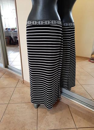 Трикотажна з розрізами з боків спідниця