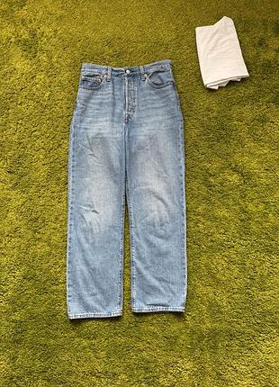 Levi’s стильні прямі джинси зі свіжих колекцій