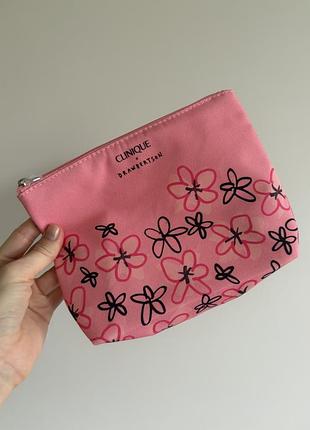 Продам косметичку clinique