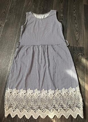 Легка літня сукня в смужку