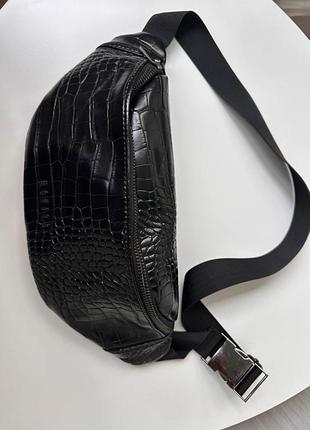 Поясна сумка бананка чорна