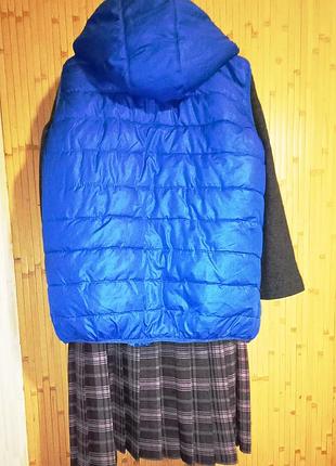 Базовая спортивная безрукавка на синтепоне,с капюшоном,46-50разм...