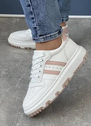 Кроссовки женские