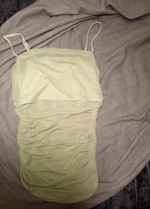 Гарна майка для літа,добре облягає талію,взагалі прозора,але в зоні грудей невеликий топік,має нев
елику пляму над грудьми,бренд незнаю, майка якісна