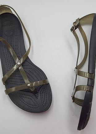 Оригінальні жіночі пляжні босоніжки від бренду crocs