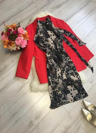 Sisley гарна сукня з завʼязками на воротнику