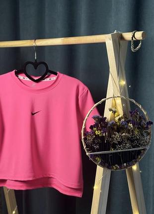 Яскраво рожева жіноча футболка топ nike