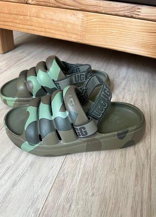 Сандалі ugg зі знімним ремінцем, в стані нових, обуті пару разів. устілка 22,5см.